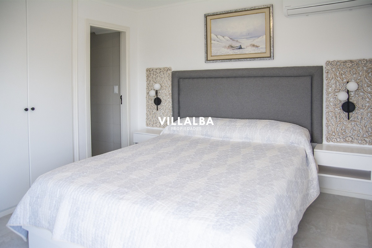 Apartamento ID.2810 - Vende apartamento de 2 dormitorios y medio en Chiverta, Reciclado completo. Punta del Este 