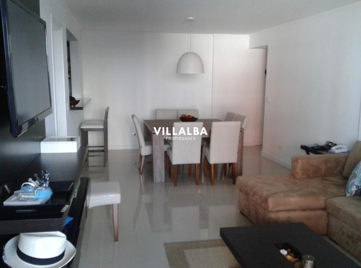 Apartamento ID.2488 - Departamento de 3 dormitorios con Terraza en Punta del Este 