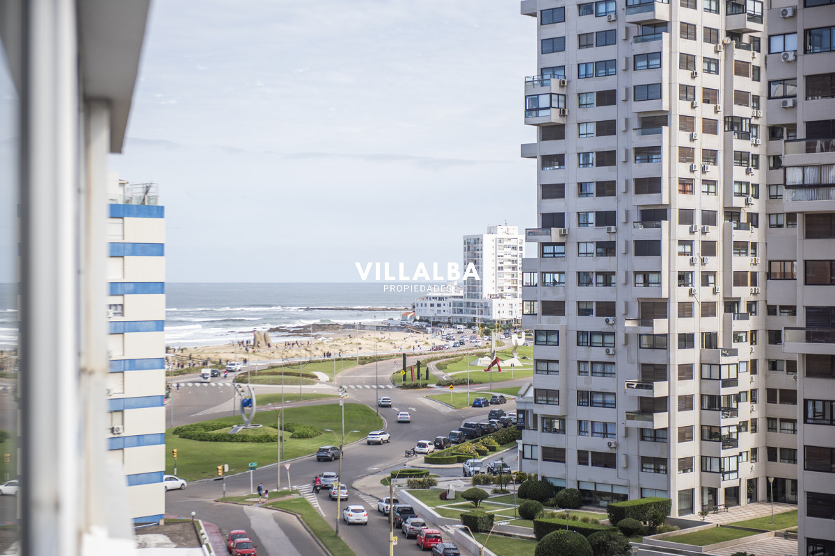 Apartamento ID.4122 - Vende apartamento de 2 dormitorios en Brava Punta del Este
