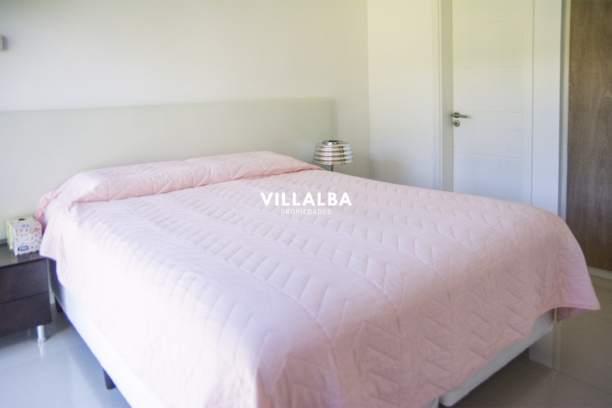 Apartamento ID.3666 - Espectacular departamento duplex a pasos del mar . 3 dormitorios en venta