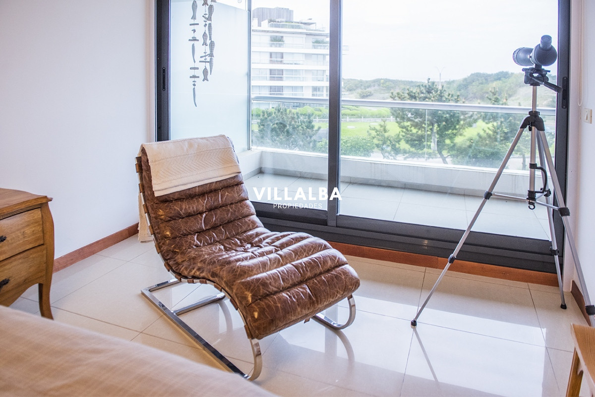 Apartamento ID.2369 - Hermoso Departamento en venta frente a Playa Brava, 3 dorm + dep. Marigot Brava