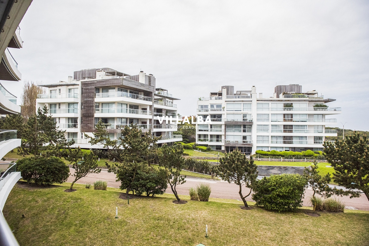 Apartamento ID.2369 - Hermoso Departamento en venta frente a Playa Brava, 3 dorm + dep. Marigot Brava