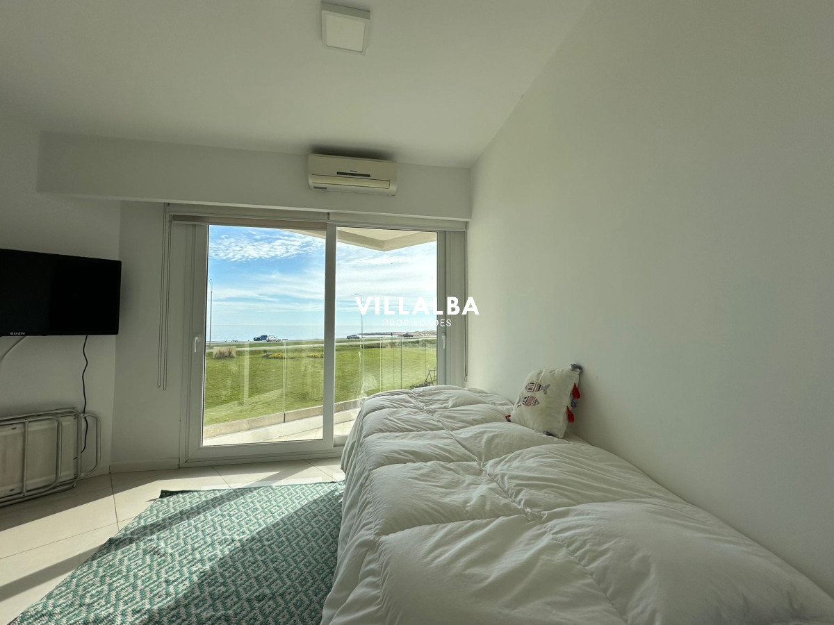 Apartamento ID.2754 - Vende departamento en Azure tower, playa mansa de 2 dormitorios, con vista al mar, Punta del Este