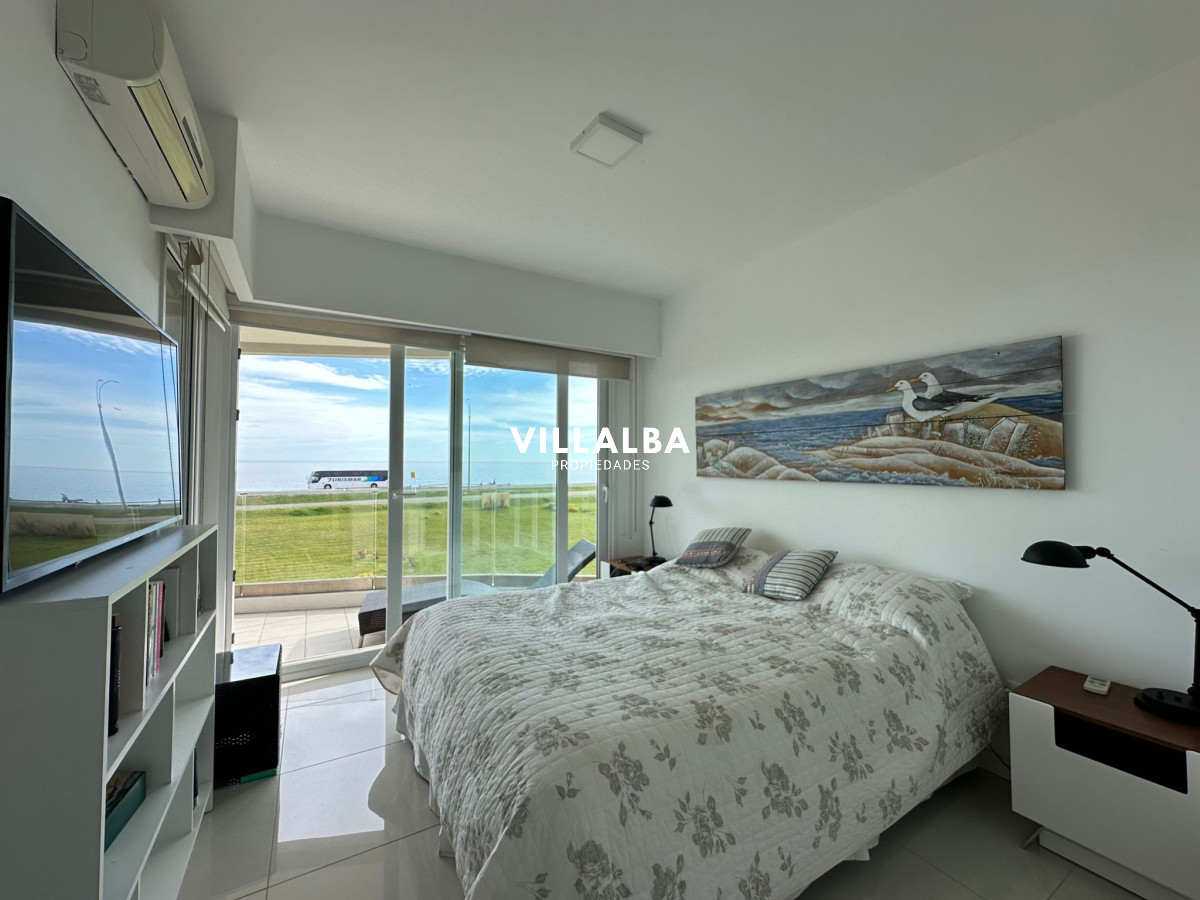 Apartamento ID.2754 - Vende departamento en Azure tower, playa mansa de 2 dormitorios, con vista al mar, Punta del Este