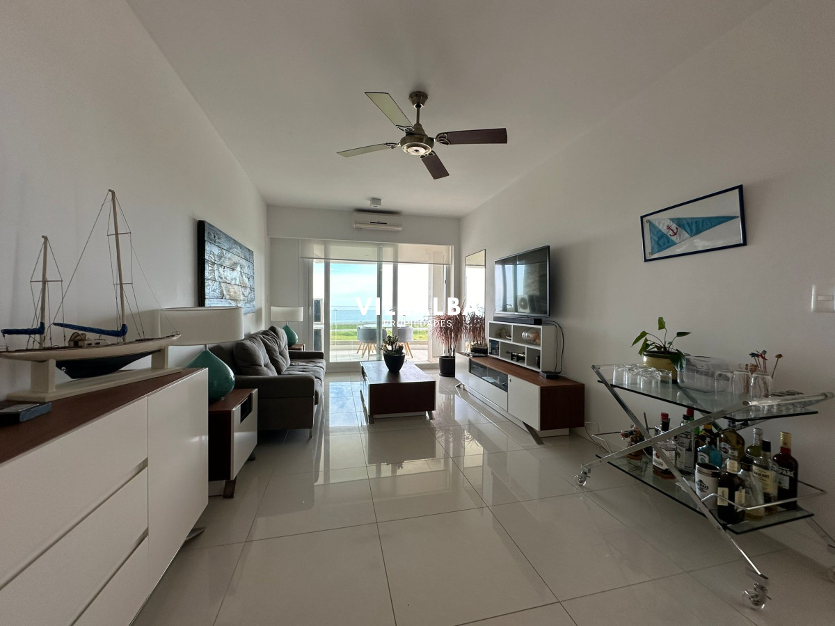 Apartamento ID.2754 - Vende departamento en Azure tower, playa mansa de 2 dormitorios, con vista al mar, Punta del Este