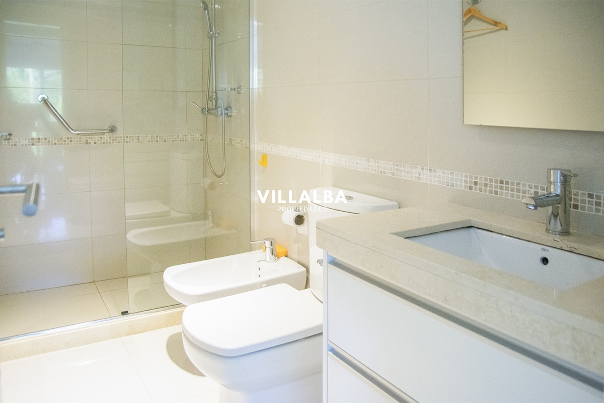 Apartamento ID.3666 - Espectacular departamento duplex a pasos del mar . 3 dormitorios en venta