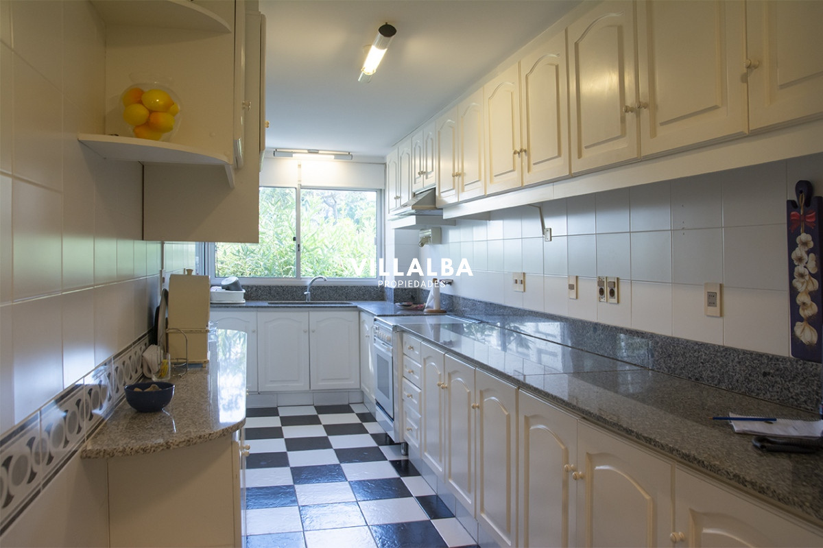 Apartamento ID.3609 - Apartamento de 4 dormitorios en Punta del Este frente al mar en Playa Brava