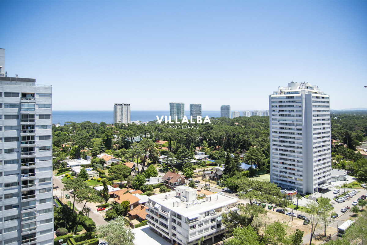 Apartamento ID.4001 - Vende apto de 2 dormitorios con vista al mar en Punta del este
