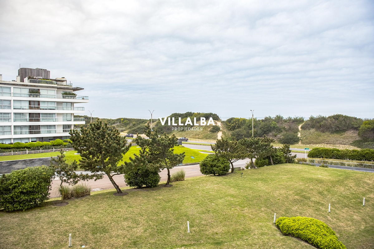 Apartamento ID.2369 - Hermoso Departamento en venta frente a Playa Brava, 3 dorm + dep. Marigot Brava