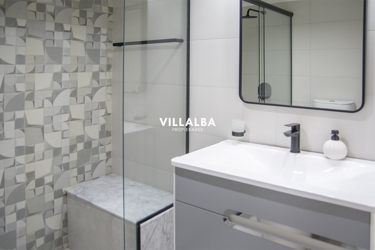 Apartamento ID.2810 - Vende apartamento de 2 dormitorios y medio en Chiverta, Reciclado completo. Punta del Este 