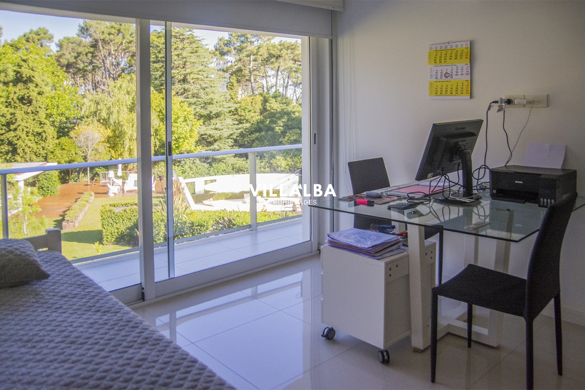 Apartamento ID.3666 - Espectacular departamento duplex a pasos del mar . 3 dormitorios en venta