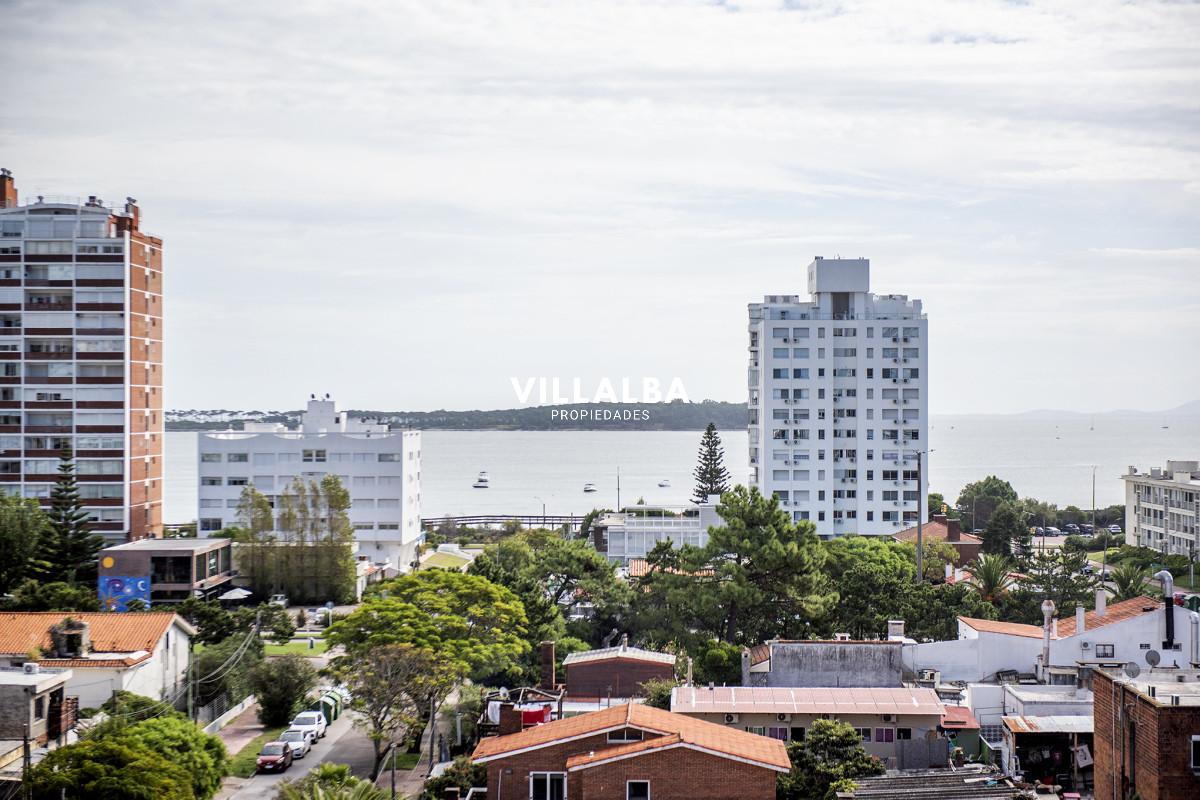 Apartamento ID.4122 - Vende apartamento de 2 dormitorios en Brava Punta del Este