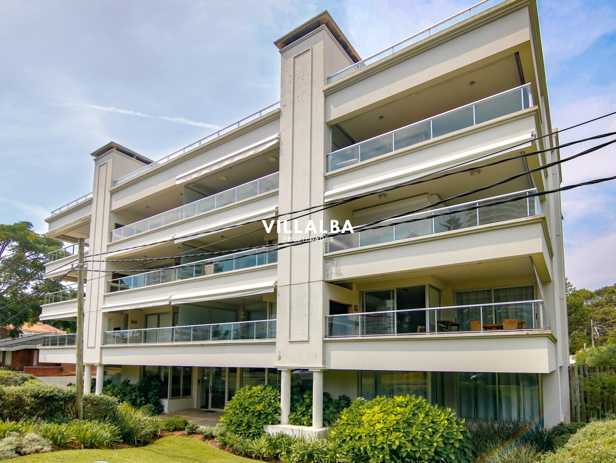 Apartamento ID.3665 - PH en playa mansa , departamento en Edificio Monet de 2 dormitorios, Punta Del Este