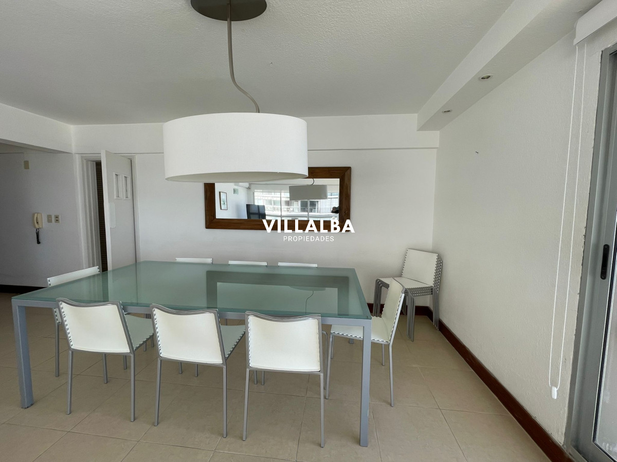 Apartamento ID.4123 - Apartamento de 2 dormitorios con vista al mar en venta en Peninsula.