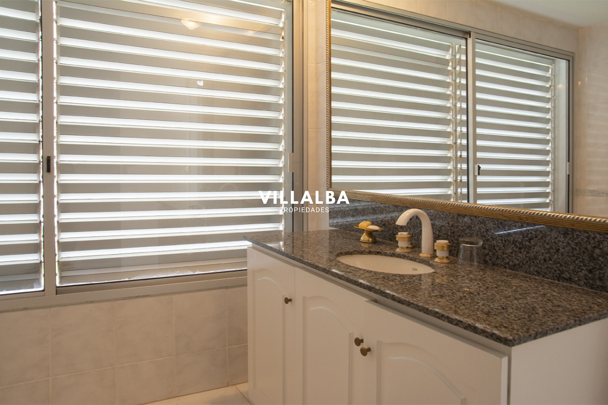 Apartamento ID.3609 - Apartamento de 4 dormitorios en Punta del Este frente al mar en Playa Brava