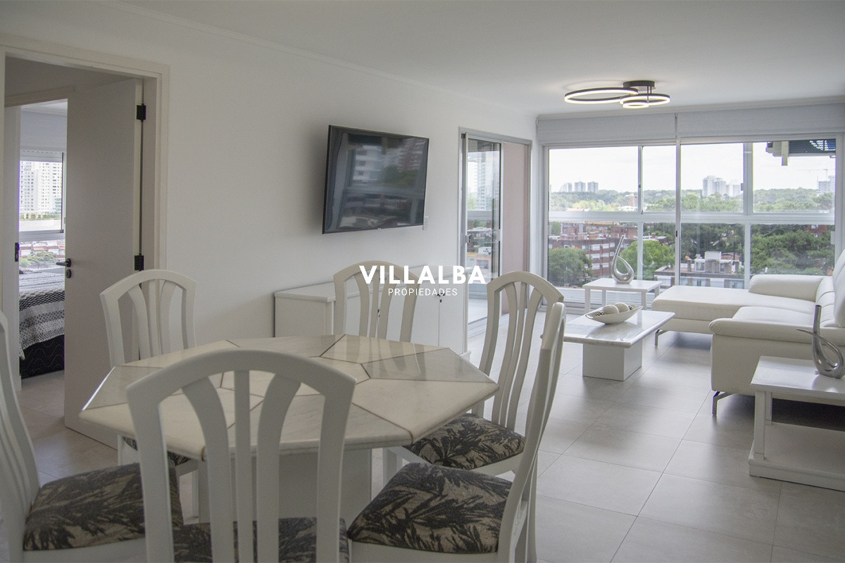 Apartamento ID.2810 - Vende apartamento de 2 dormitorios y medio en Chiverta, Reciclado completo. Punta del Este 