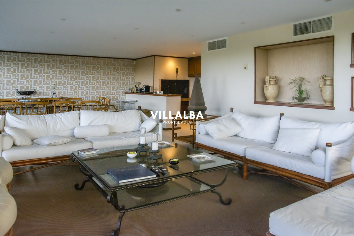 Apartamento ID.3609 - Apartamento de 4 dormitorios en Punta del Este frente al mar en Playa Brava