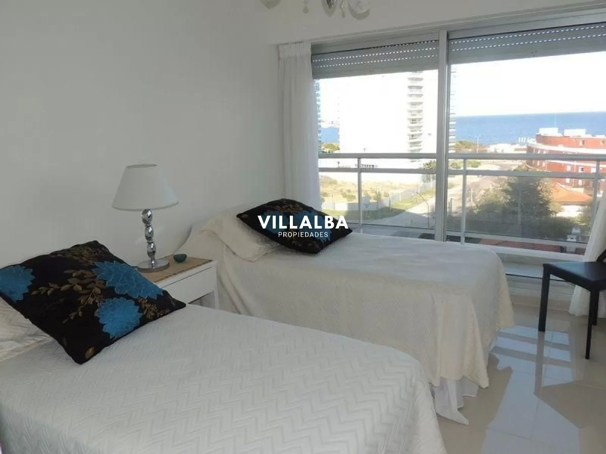 Apartamento ID.2385 - Lindo departamento en excelente zona a metros de Playa Mansa. Amenities. 