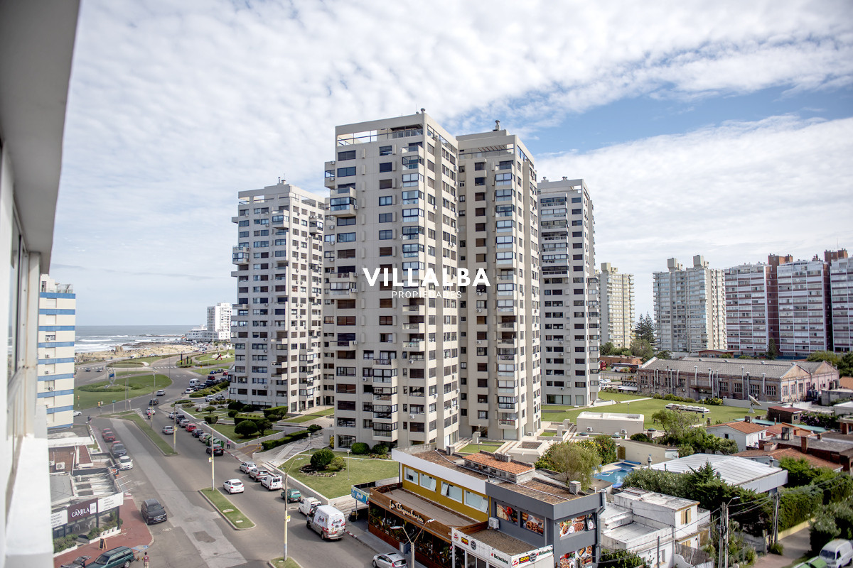 Apartamento ID.4122 - Vende apartamento de 2 dormitorios en Brava Punta del Este