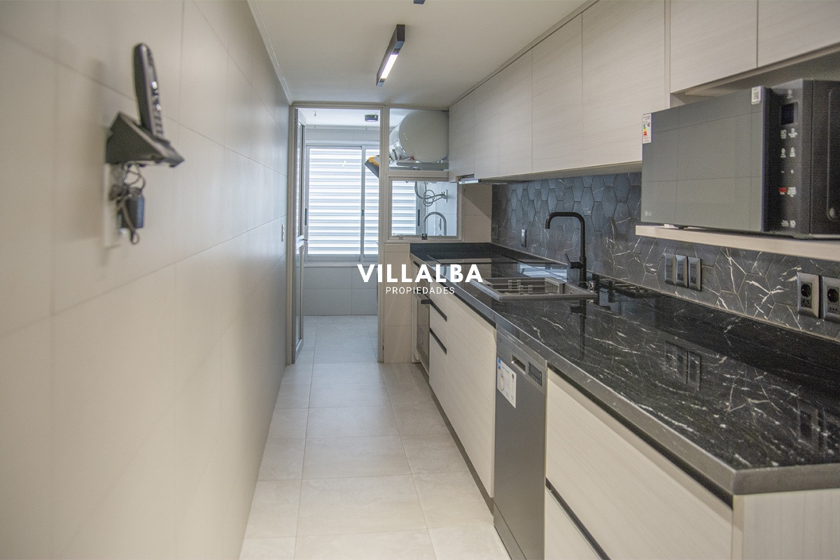 Apartamento ID.2810 - Vende apartamento de 2 dormitorios y medio en Chiverta, Reciclado completo. Punta del Este 