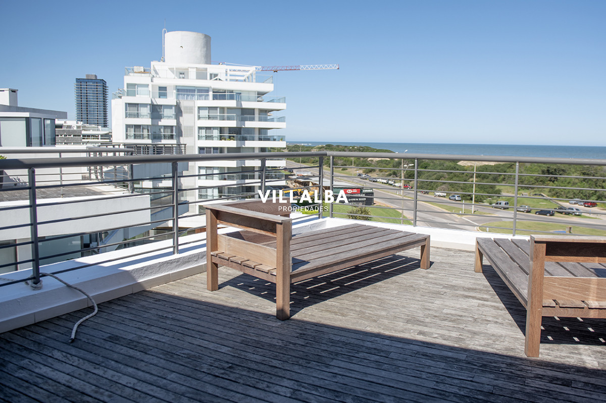 Apartamento ID.2367 - Penthouse frente al mar en venta, 3 suites. Blue Bird