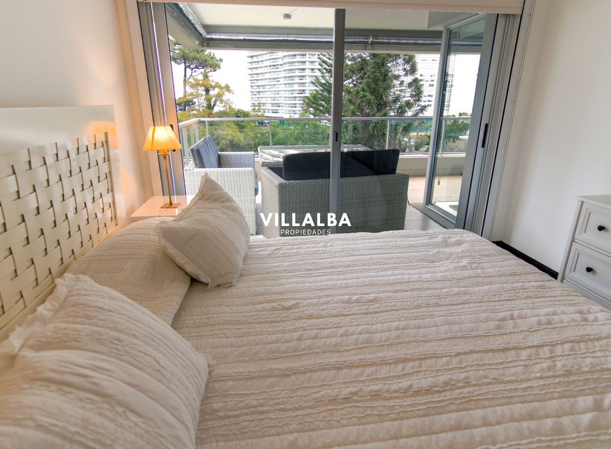 Apartamento ID.3665 - PH en playa mansa , departamento en Edificio Monet de 2 dormitorios, Punta Del Este