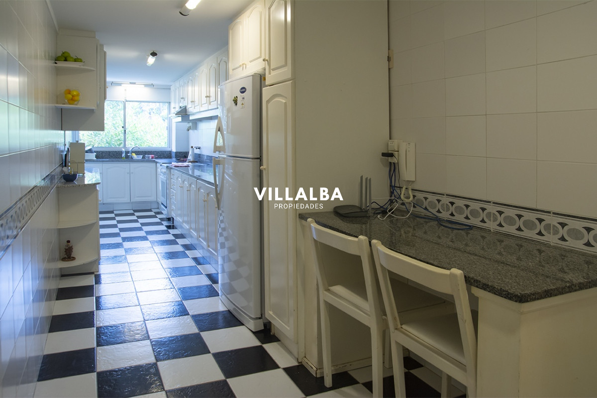 Apartamento ID.3609 - Apartamento de 4 dormitorios en Punta del Este frente al mar en Playa Brava