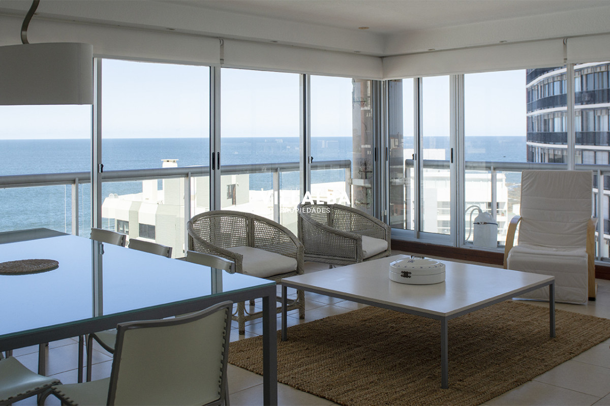 Apartamento ID.4123 - Apartamento de 2 dormitorios con vista al mar en venta en Peninsula.
