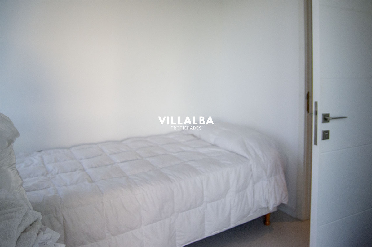 Apartamento ID.4249 - Departamento de 2 suites + depedencia en venta Frente al mar.