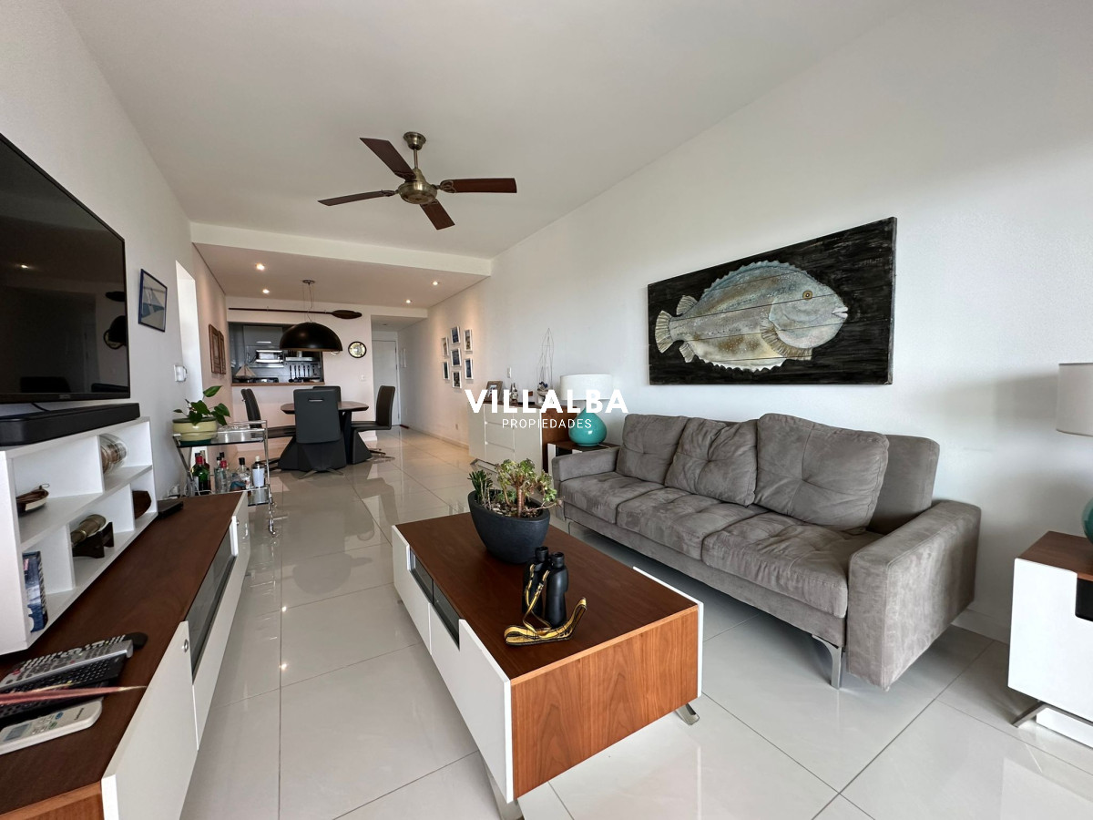 Apartamento ID.2754 - Vende departamento en Azure tower, playa mansa de 2 dormitorios, con vista al mar, Punta del Este