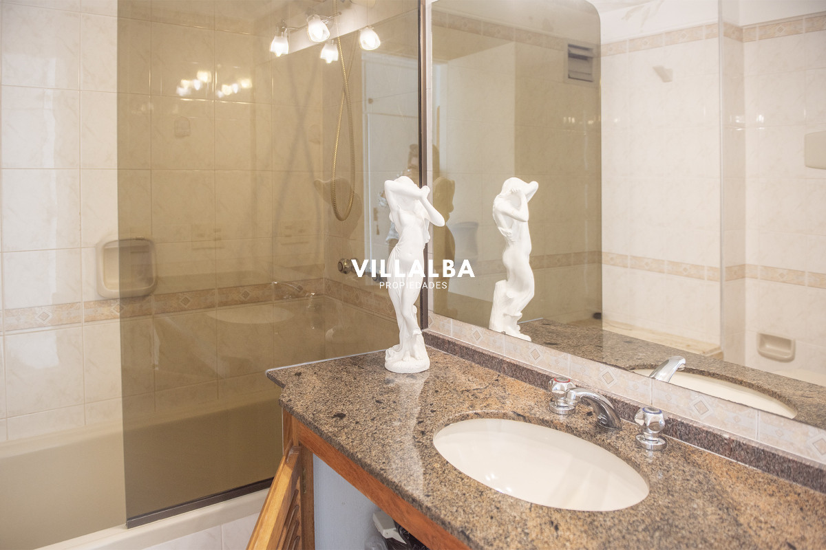 Apartamento ID.4122 - Vende apartamento de 2 dormitorios en Brava Punta del Este