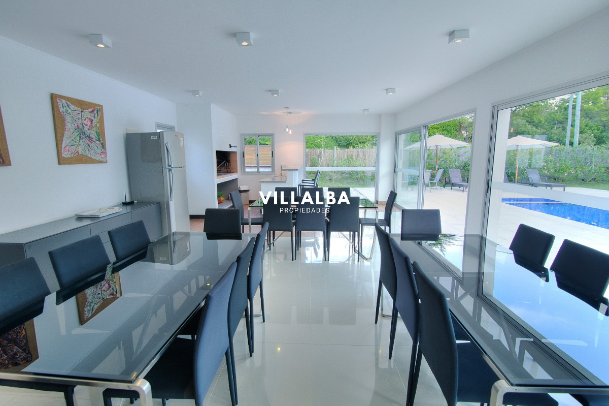 Apartamento ID.3664 - Apartamento en Venta de 3 dormitorios en Playa Mansa , Punta del este