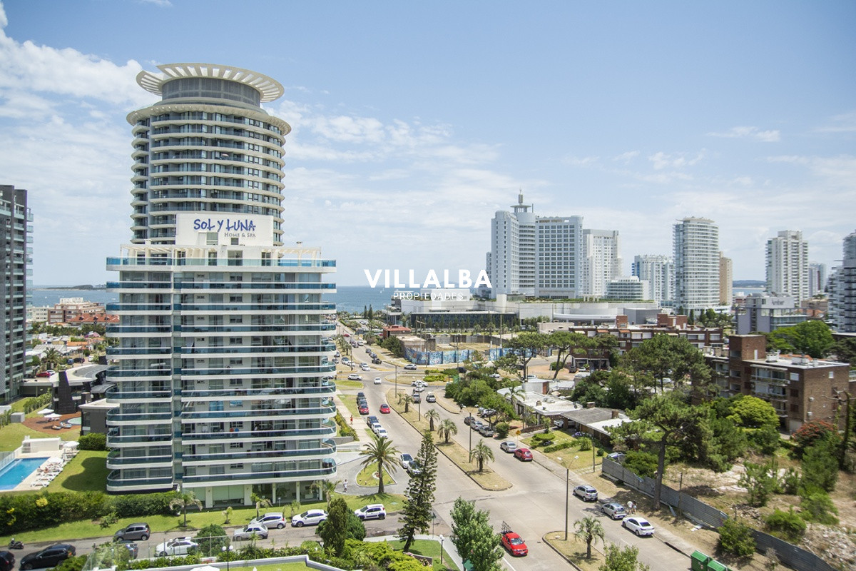 Apartamento ID.2810 - Vende apartamento de 2 dormitorios y medio en Chiverta, Reciclado completo. Punta del Este 