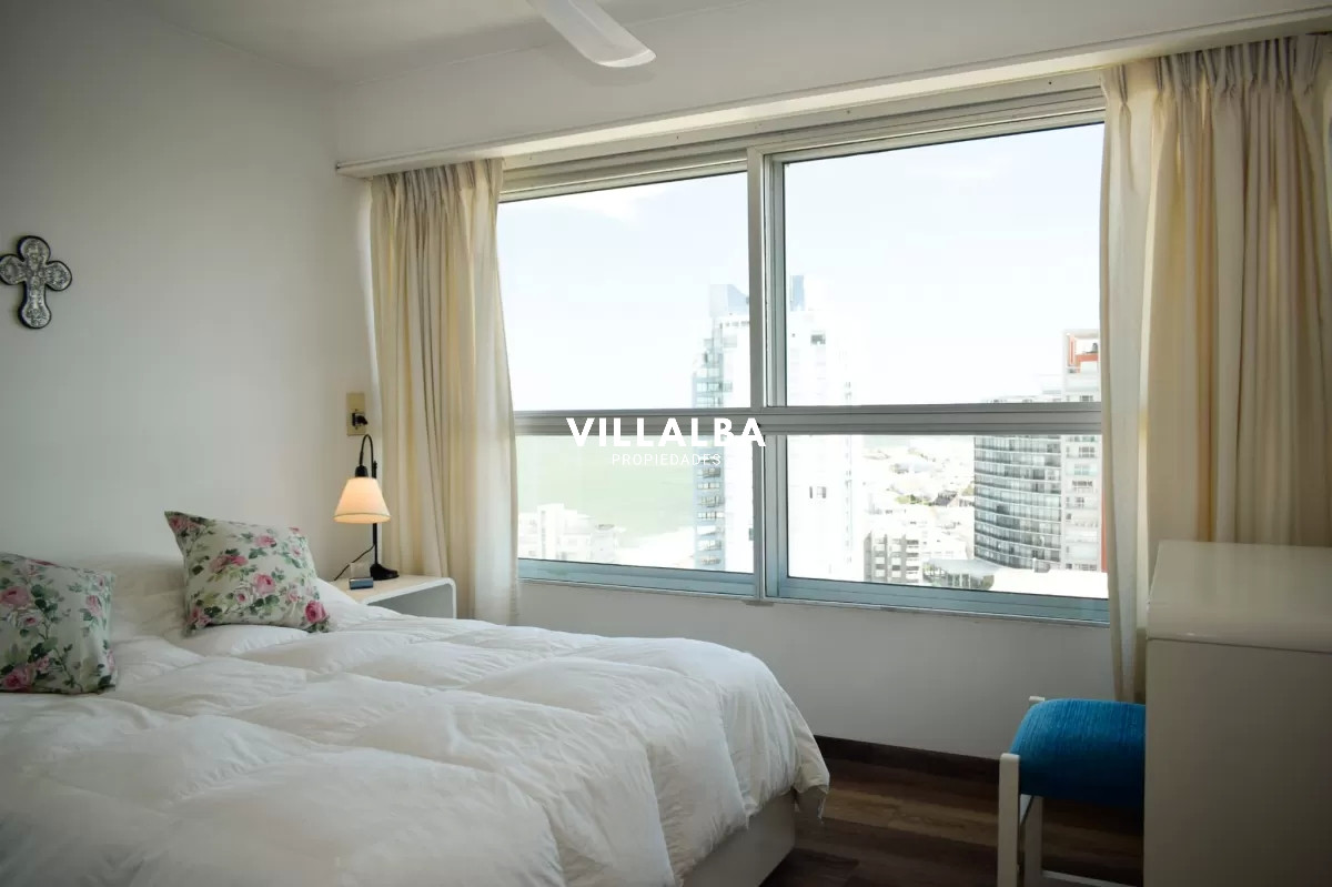 Apartamento ID.3639 - Departamento de 3 dormitorios + dep. en venta en Edif. Fontemar, vista al Puerto