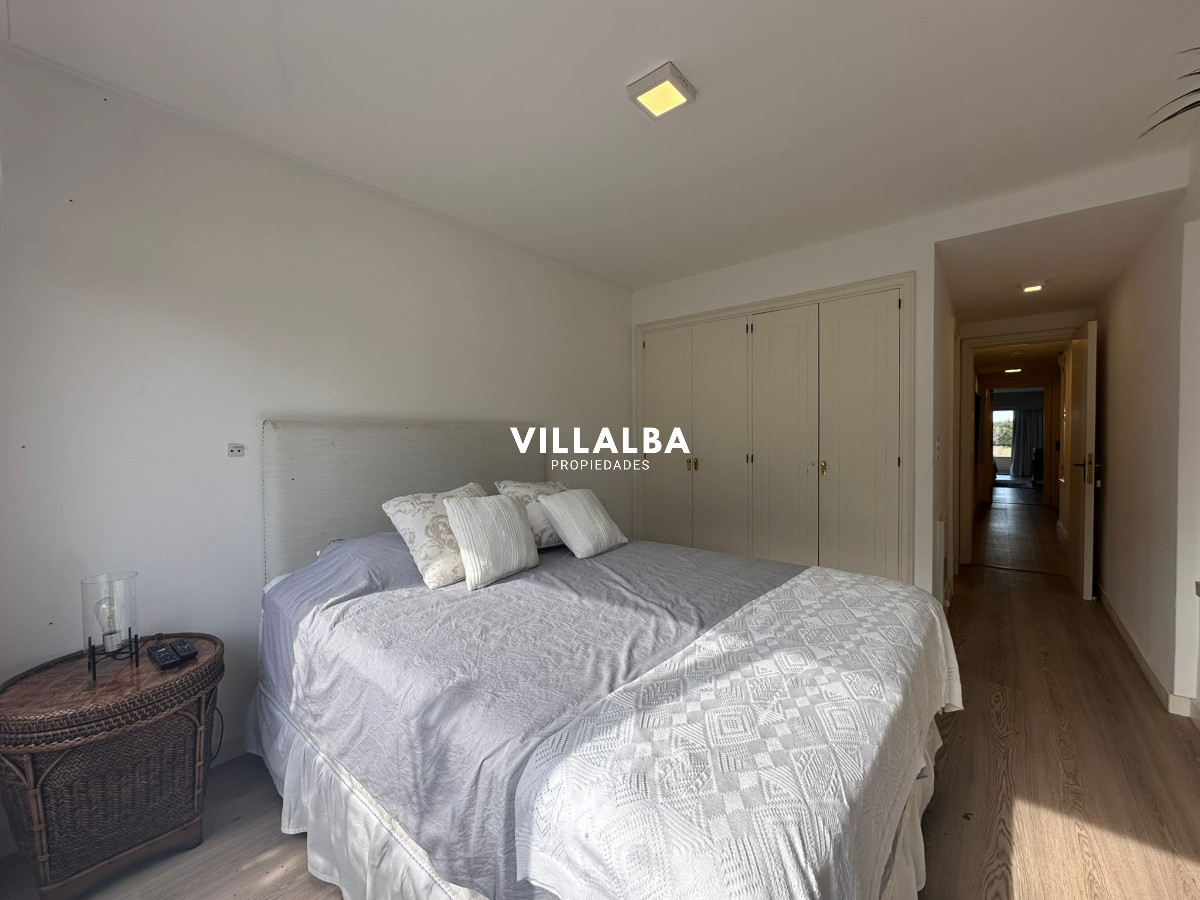 Apartamento ID.3610 - Se vende departamento de 4 dormitorios , Playa brava, Esturion