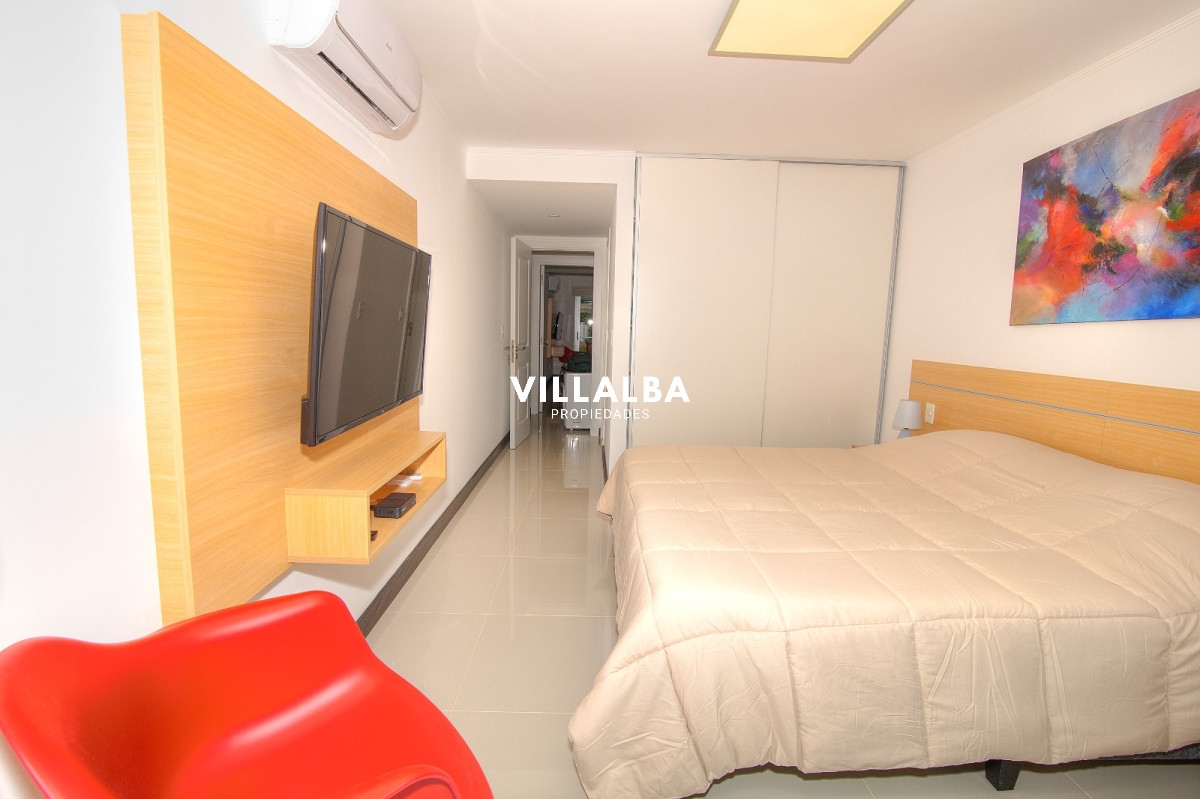 Apartamento ID.3664 - Apartamento en Venta de 3 dormitorios en Playa Mansa , Punta del este