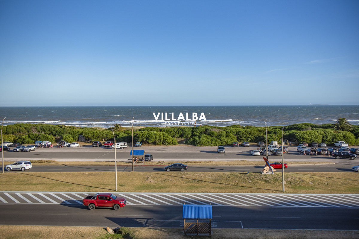 Apartamento ID.3431 - Apartamento Penthouse, frente al mar, playa brava, 3 dormitorios con hermosa vista