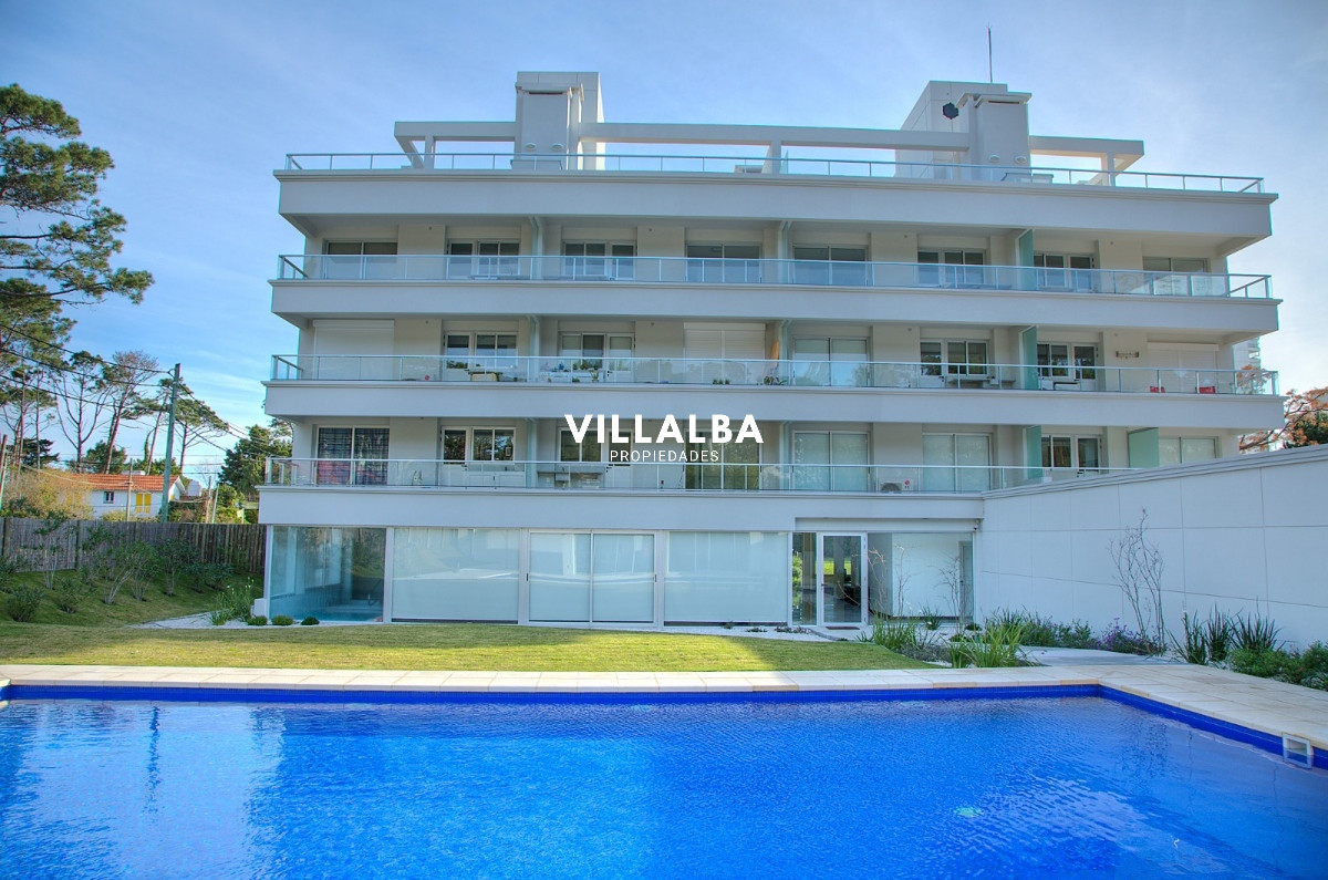 Apartamento ID.3664 - Apartamento en Venta de 3 dormitorios en Playa Mansa , Punta del este
