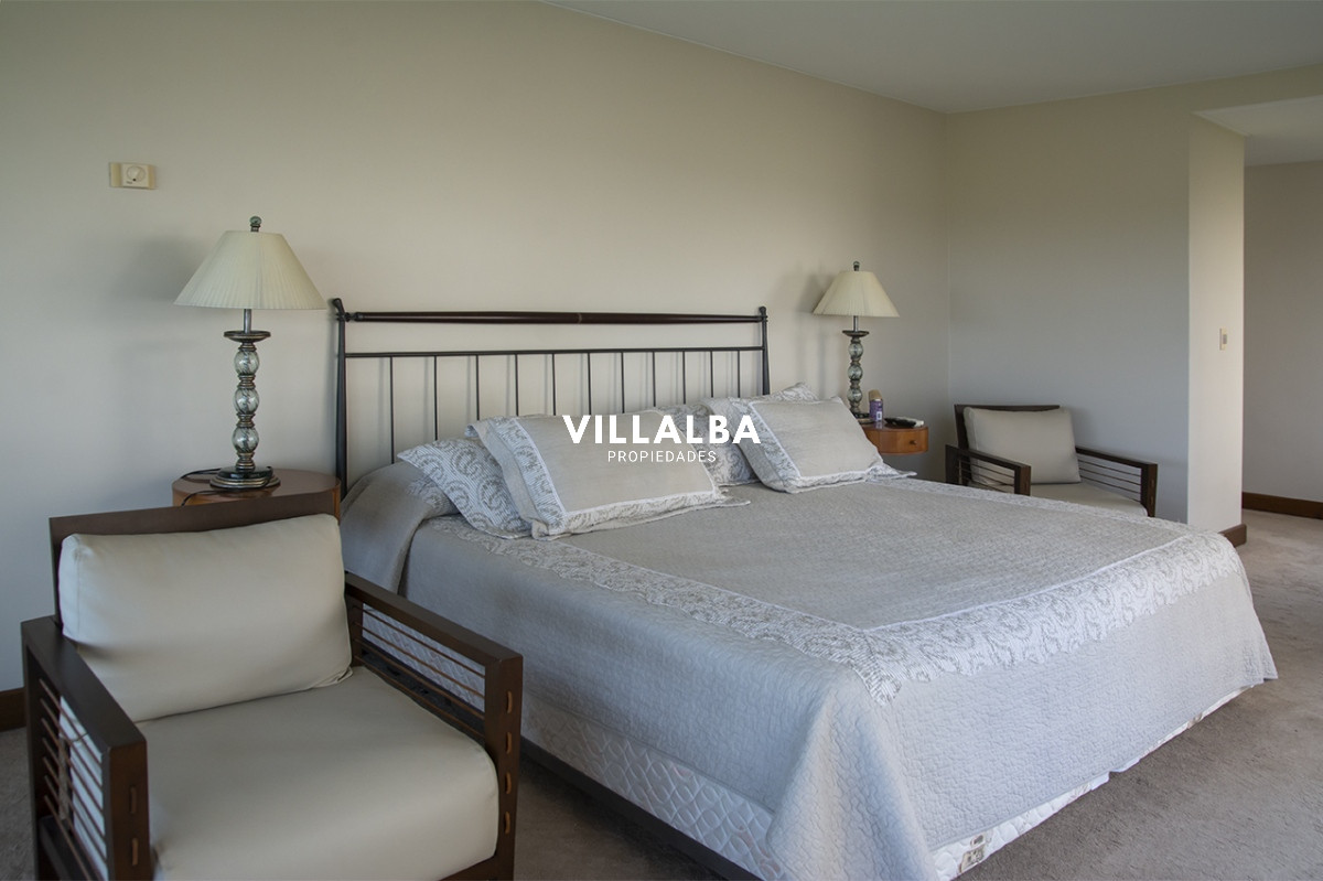 Apartamento ID.3609 - Apartamento de 4 dormitorios en Punta del Este frente al mar en Playa Brava