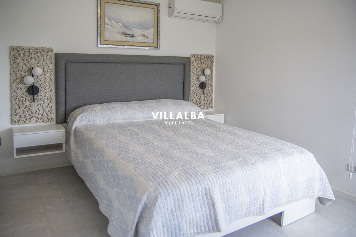 Apartamento ID.2810 - Vende apartamento de 2 dormitorios y medio en Chiverta, Reciclado completo. Punta del Este 