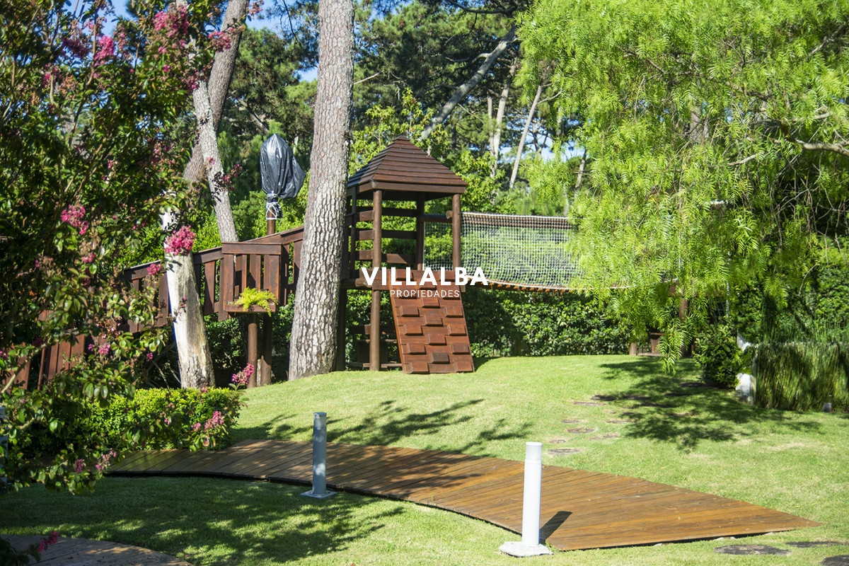 Apartamento ID.3666 - Espectacular departamento duplex a pasos del mar . 3 dormitorios en venta