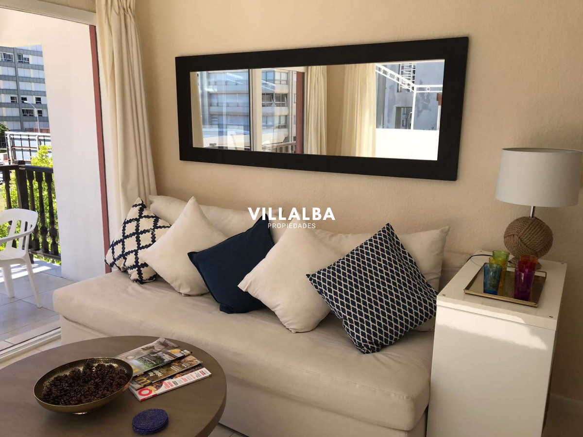 Apartamento ID.4052 - Apartamento en venta en Peninsula, Punta del Este 