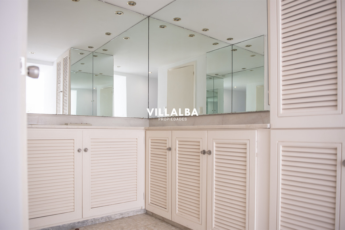 Apartamento ID.3635 - Vende departamento de 3 dormitorios con vista al Puerto, Punta del Este