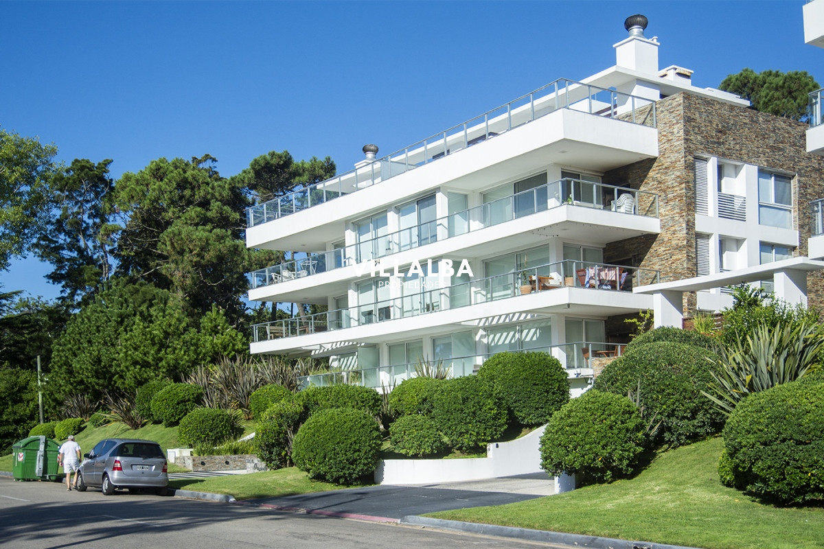 Apartamento ID.3666 - Espectacular departamento duplex a pasos del mar . 3 dormitorios en venta