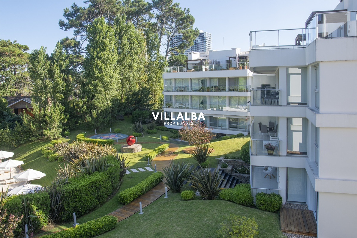 Apartamento ID.3666 - Espectacular departamento duplex a pasos del mar . 3 dormitorios en venta