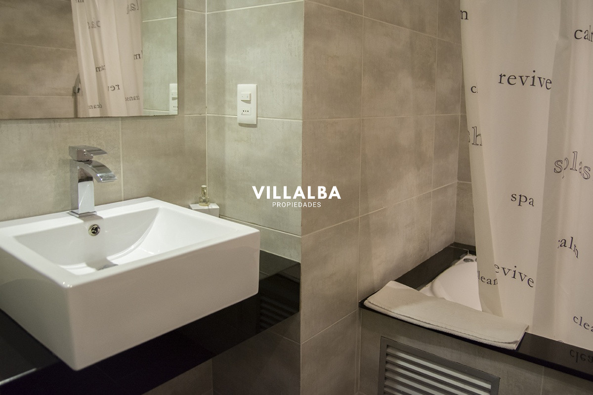 Apartamento ID.2178 - Vende apartamento. Edificio Bonaire. 3 dormitorios con servicios. Brava, Peninsula, Punta del Este