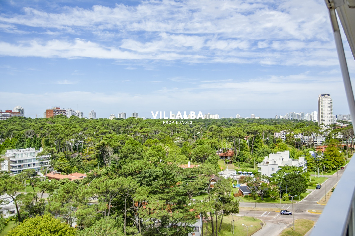 Apartamento ID.2860 - Vende apartamento de 4 dormitorios con 2 cocheras en Lincon Center, Playa Mansa, Punta del Este 