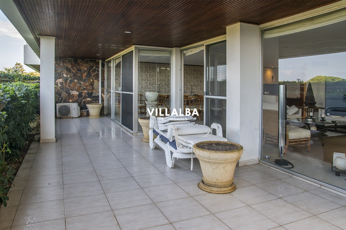 Apartamento ID.3609 - Apartamento de 4 dormitorios en Punta del Este frente al mar en Playa Brava