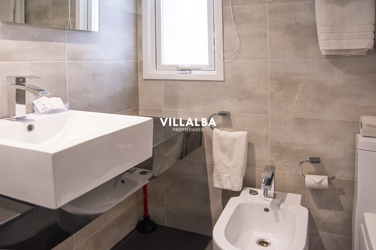 Apartamento ID.2178 - Vende apartamento. Edificio Bonaire. 3 dormitorios con servicios. Brava, Peninsula, Punta del Este