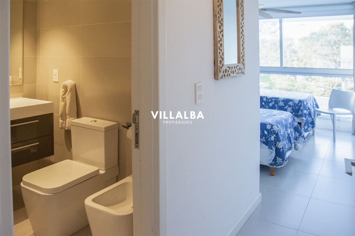 Apartamento ID.4249 - Departamento de 2 suites + depedencia en venta Frente al mar.